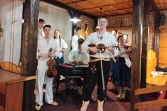 Končinové posezení u cimbálu